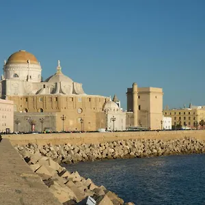 https://apartamento-pasquin-centro-historico-cadiz.hotelsincadiz.net